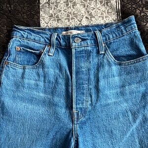 Levi’s Ribcage Straight Ankle Jeans